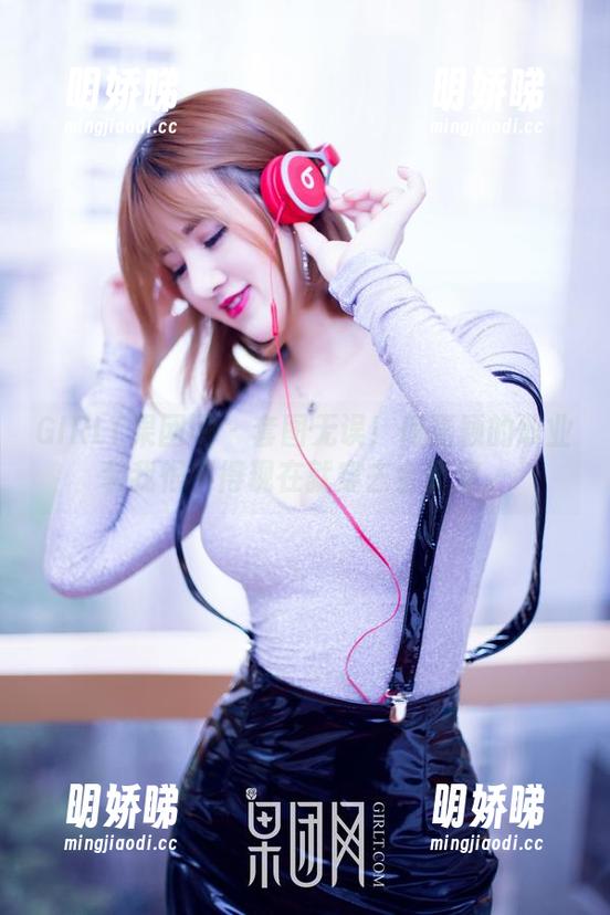 GIRLT果团网 - 套图无误！何嘉颖的职业装我恨不得现在就穿去会议室。