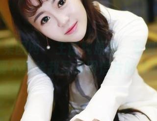 GIRLT果团网 – 王语纯原图：圣诞快到了，要不要给我写张明信片的作品？