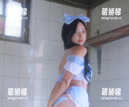 Habin夏彬(하빈)网袜，原图和图包交织出不可思议的惊艳