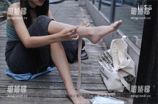 IESS异思趣向-小六 IESS异思趣向 - 下载小六的性感皮裙图集,看看你跟大家的审美有多大的偏差。