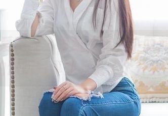 IMiss爱蜜社 – 壁纸太透，小丽莎萌萌哒的透明写真却只说了个开头。