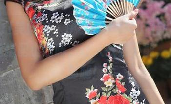 MyGirl美媛馆 – 伊小七MoMo最新写真集：黑丝搭配小咖啡，让人欲罢不能，那腿！那腿！