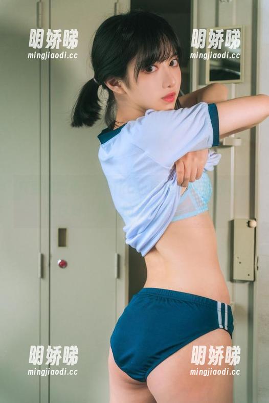 只要你敢看，Shika小鹿鹿的中秋旗袍，让你对“美”的定义产生质疑！