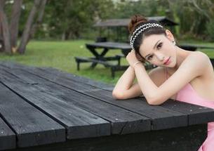 TGOD推女神 – 温心怡网袜写真集：一张张都在叫我‘来买我！来下载我！’