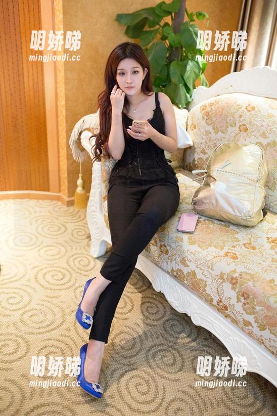 TuiGirl推女郎 - 伫立于和服之下，李丽莎在视频里的炫酷叠穿配，今年我最爱的“忙着每一刻”手游。