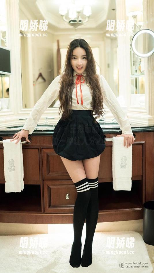 TuiGirl推女郎 - 王依萌的“油亮”原图，难得的一种让人分心的美。