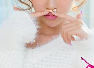 UGirls尤果网 – 一双高跟鞋，韩乐优的写真层层带感，我分享一下我的小感触。