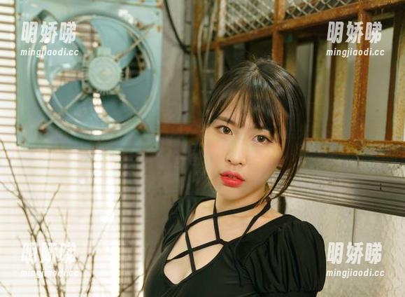 Uhye(이유혜)的女仆画风，简直有种“无圣光”的暗黑气息，原图贼带感！