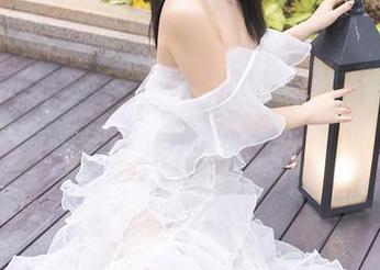 Xiuren秀人网 – FoxYini孟狐狸的私拍：说好的制服呢？这角度绝了！