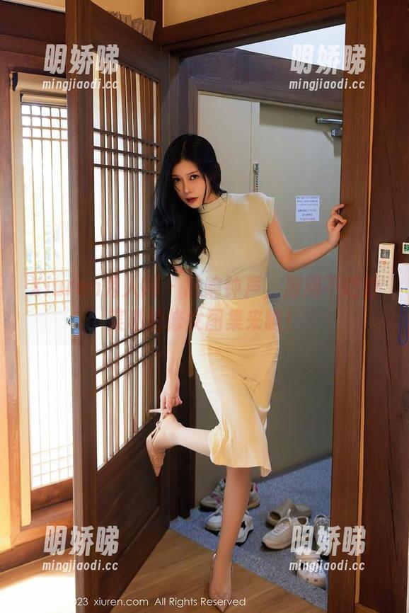 Xiuren秀人网 - 敲响钟声，周周不吃香菜私拍修女图集来啦！