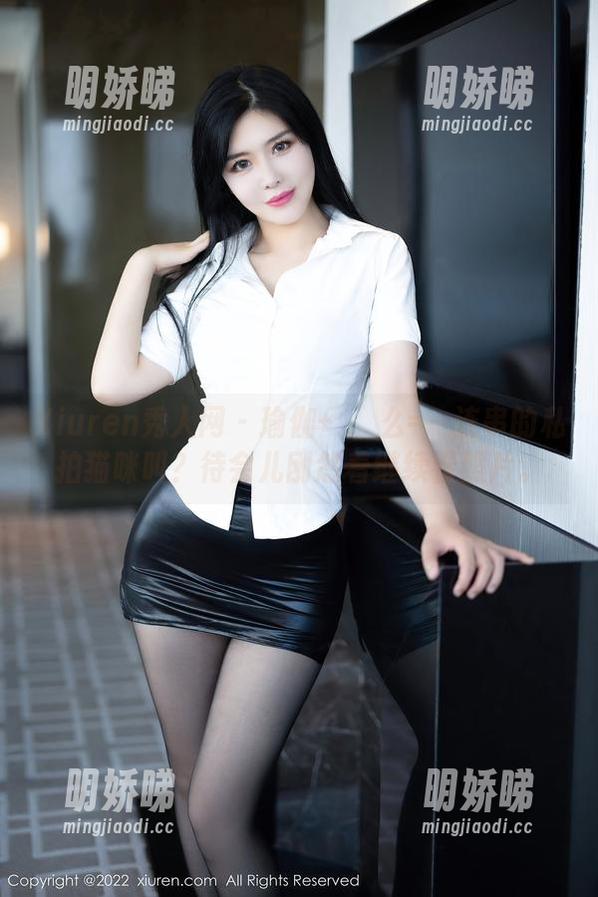 Xiuren秀人网-婠婠么 Xiuren秀人网 - 瑜伽+婠婠么=一连串的私拍猫咪叫?待会儿刚悠着继续看照片。