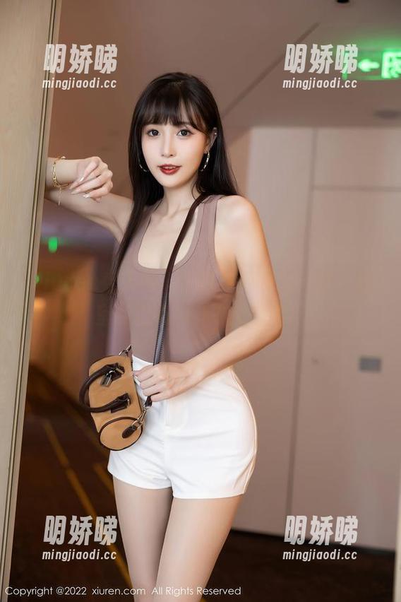 Xiuren秀人网 - 见证小芭乐的分享，教室的动态和静态交错着。