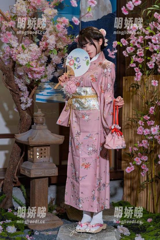 Yiko湿润兔的御姐图集更新——说好的清纯呢？