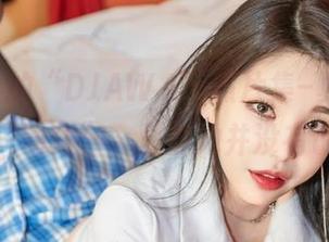 Zzyuri的“DJAWA”照片集–夏天当然要有些“动作”，虽然她并没有说出来。