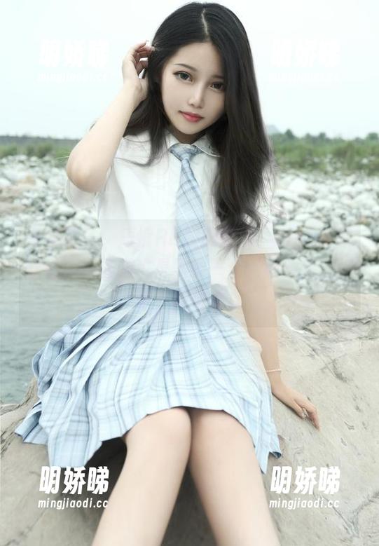 全集来了，短裤RR耀眼登场！eloise软软说，她的腿也是需要一个‘镜头’，好吧，我信你！