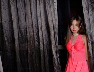 pans – 作品展示了微妮浴室里的安静时光，我却开始想象那些细节背后的情景
