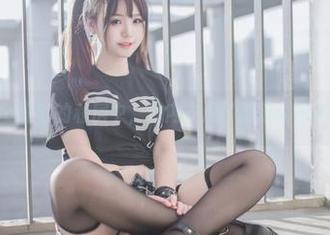 在yoko夏宅的私房中，白内衣成了那道甜蜜的风景。
