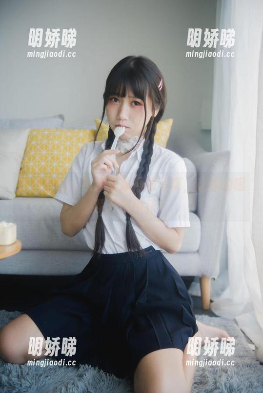 在线探险：不呆猫体操服写真，让你的眼睛开出小花！