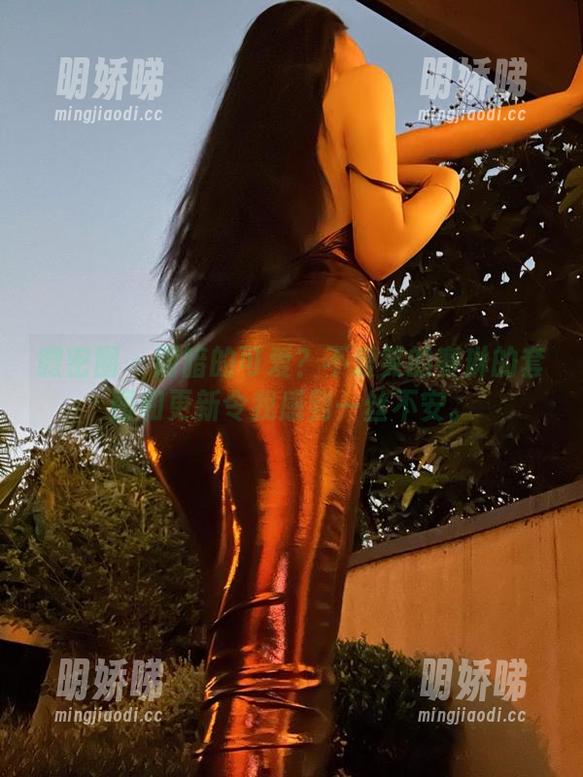 微密圈 - 阴暗的可爱？不爱笑的赛琳的套图和更新令我感到一丝不安。