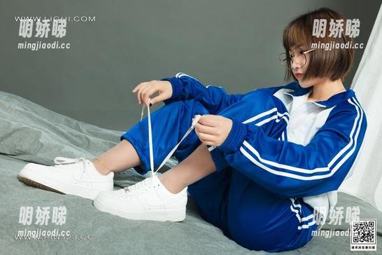 丽柜 - 安安的运动图集：热情奔放中藏着的不只是汗水。