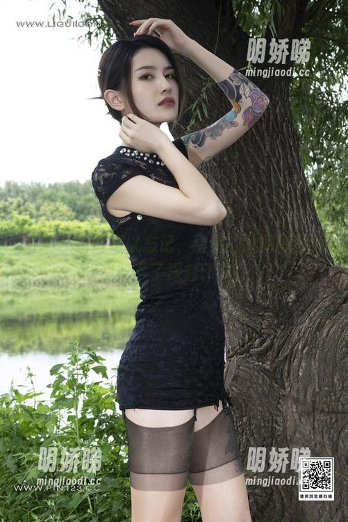 丽柜 - 结尾难以忘记，甜甜的礼服原图给我留下了深刻印记！