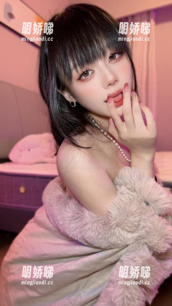 九言的高跟鞋免费写真，摆拍再多，也难掩戏谑之美！