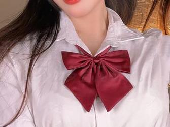 原图与天使，九言从不咕咕的写真太让人忍不住多看几眼了。