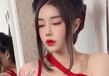 慢慢看今汐的OL制服美图，反正我赶的都是东坡肉！