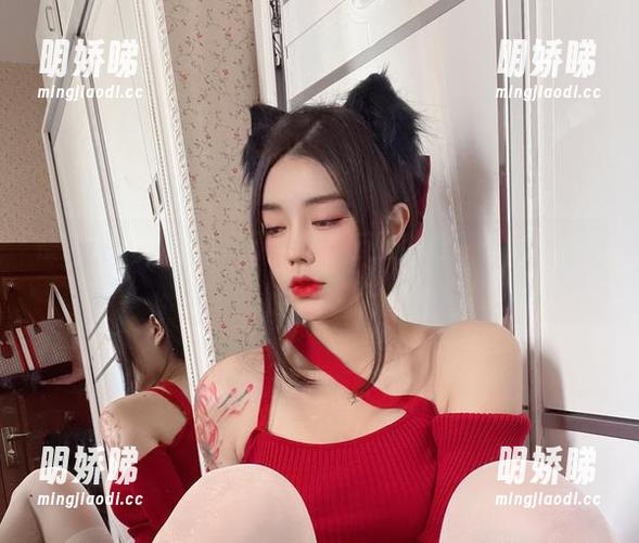 慢慢看今汐的OL制服美图，反正我赶的都是东坡肉！