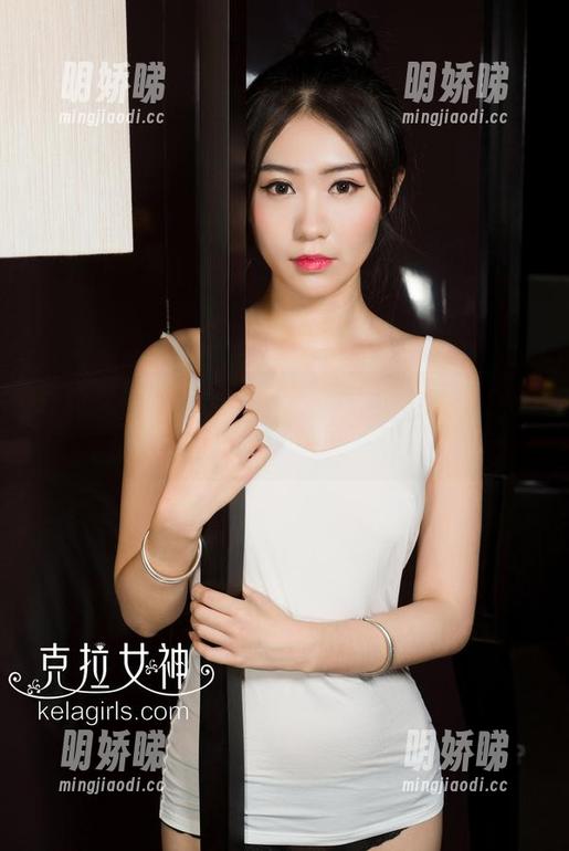 克拉女神 - 看一眼就难忘的美图合集，依依的娇艳玉体默默种草中……