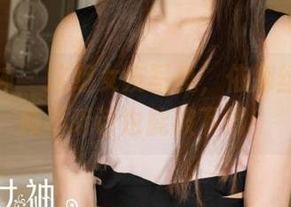 克拉女神 – 这组女友写真，依娜丝教你如何不听话也能被下载！