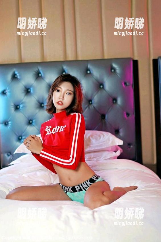 嗲囡囡-施忆佳KITTY 嗲囡囡 - 翻开施忆佳KITTY的原图,她的秘书造型真让人捉摸不透