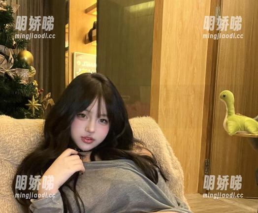 微密圈 - 小u优优子又来了，最新写真一套毛衣，她是故意给秋冬增点色吗？