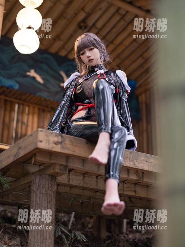 小仓千代w与她的连衣裙原图，动静之间，我仿佛听见裙摆的低语！图集更是太美了，如此铭记。