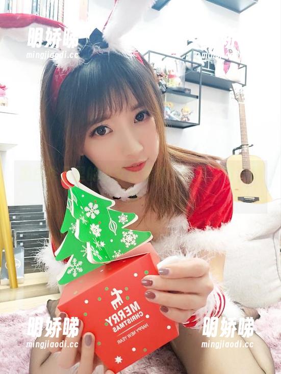 黑白作品里的小女巫露娜，啥意思呀，猜猜！