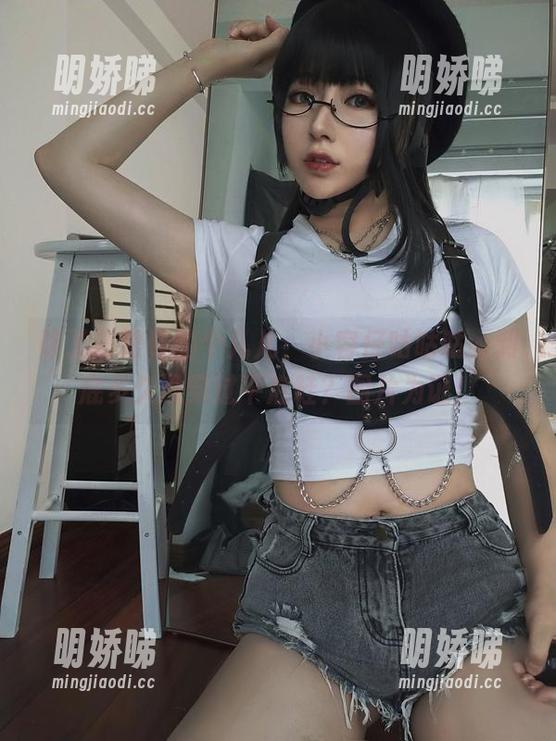 除了高跟鞋的个儿儿，小容仔咕咕咕w到底多久没穿过平底鞋？图片为证！