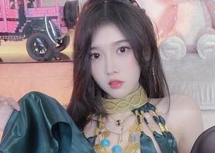 “丝带女友”专属：小小奶瓶儿的缤纷Cos图册