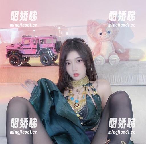 小小奶瓶儿 “丝带女友”专属:小小奶瓶儿的缤纷Cos图册
