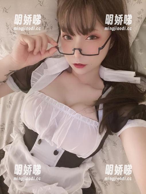 图片里的小泉学姐吖：比基尼部队集结，别问我为啥心扑通！
