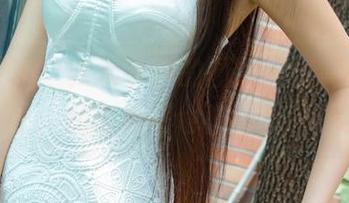 尤果网 – 这张水手服的图片，霓梓心太会选了，想必原图也奶凶奶凶的！