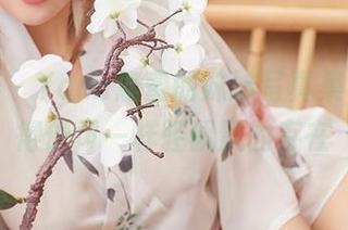 尤蜜荟 – Yomi悠蜜的妹妹写真集，更新得像风一样轻飘飘的存在