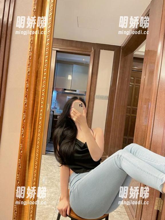 微密圈 - 左公子666带来的新图集，那个网洞连体黑丝，刚好夹在欲说还休的气氛里。