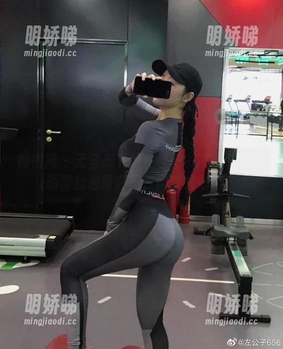 微密圈 - 无圣光下的左公子666：很少见的蕾丝包臀套图，隐晦又好奇。