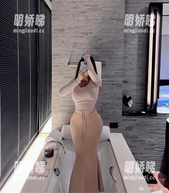 微密圈 - 在希希Gina的套装作品前，我竟然发现了另一种观赏的乐趣！