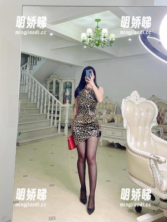 微密圈 - 张老师的旗袍在图库中太闪了，下载时别想着反手绝美