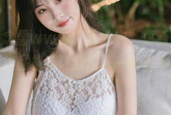 发现了念雪ww的“蓝纱衣”更新，每次她的新作品集都让我陷入一种微妙的恍惚。
