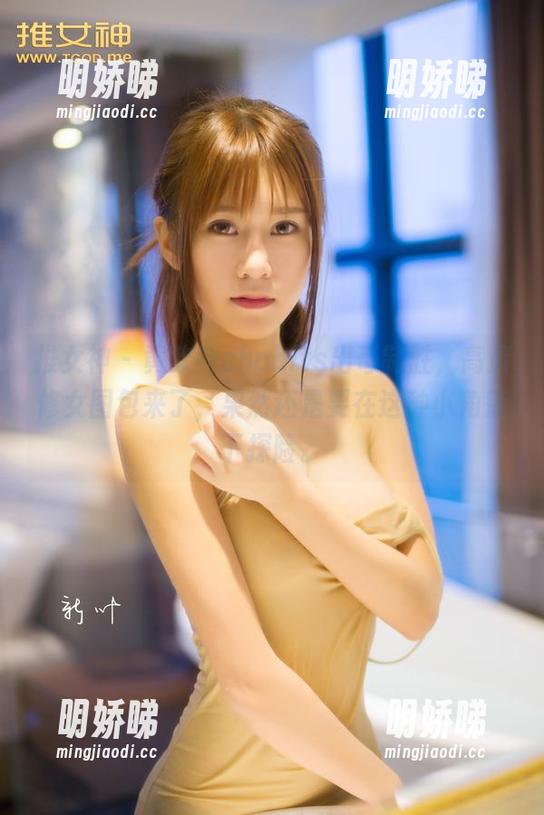 推女神 - 黄歆苑chobits出奇制胜，高清修女图包来了，果然还是要在这种小角落下探险。