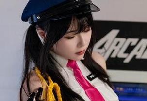 是一只废喵了的2023圣诞，图片坚持了一个套路，但我不想反驳