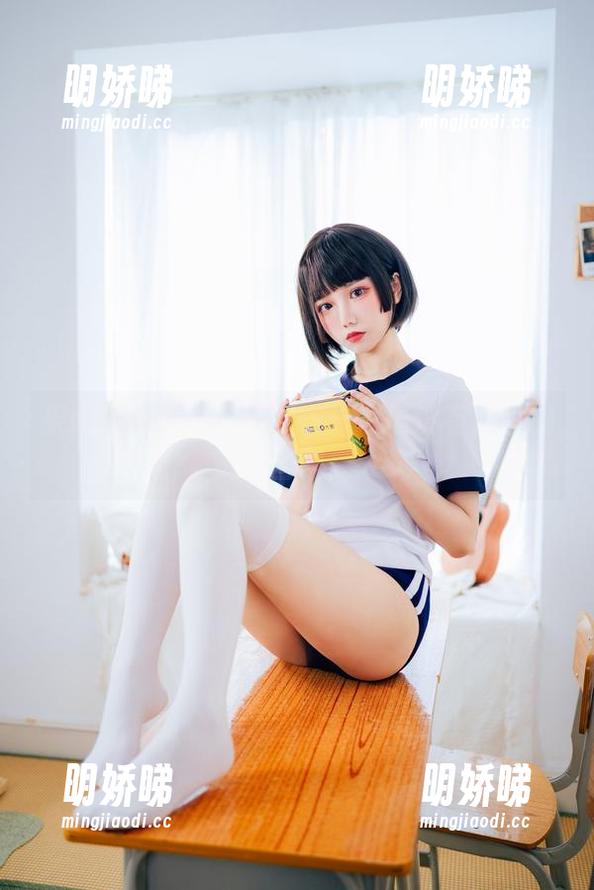 果咩酱w的居家套图——一场没有对手的自画像。