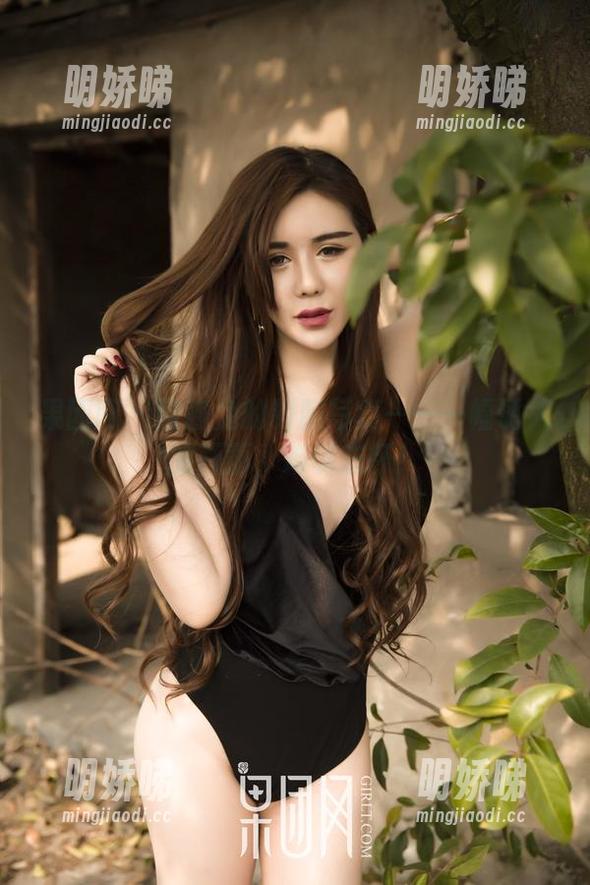 果团网-酸酱兔 果团网 - 酸酱兔的制服写真——一幅诱人的画面,难以忘怀!